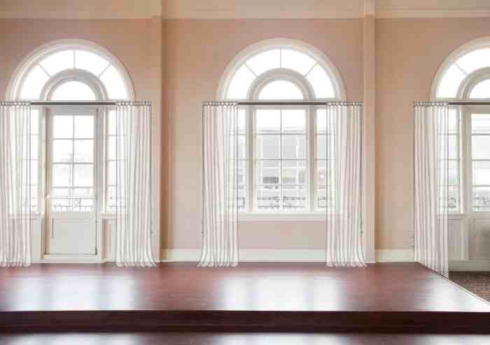 How to decorate an arched window