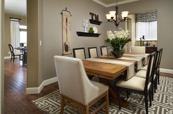 How to decorate a large dinning room wall