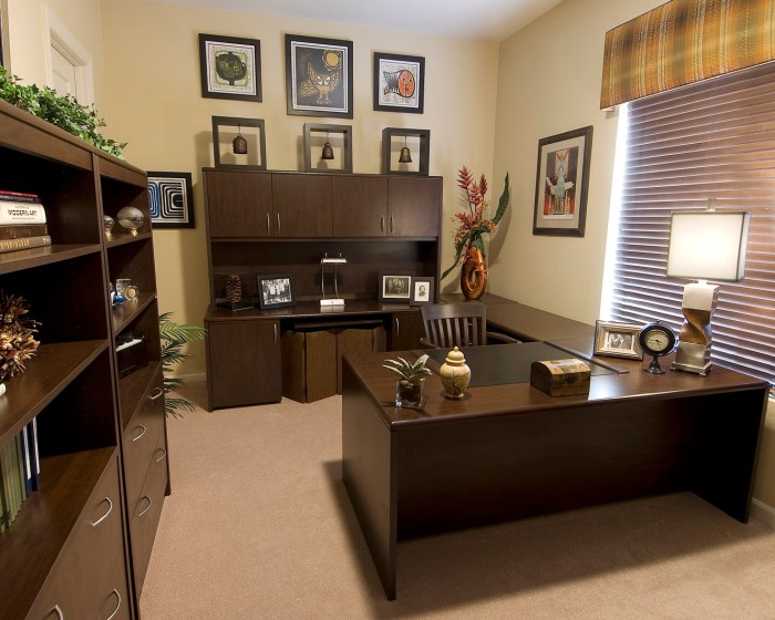 How to decorate a business office